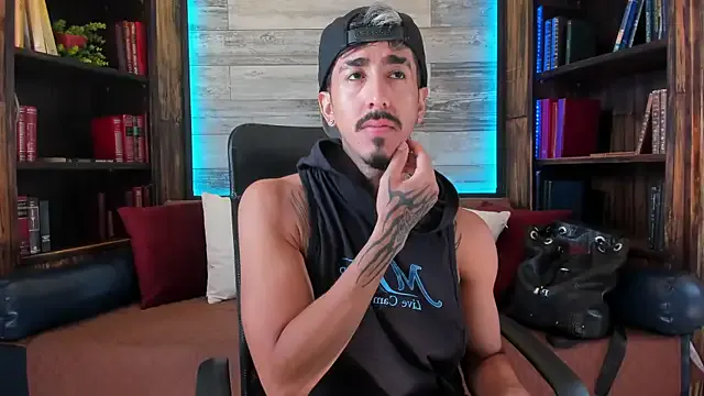 Donovan_Desmond — Streaptease - All Naked 4 me dude!