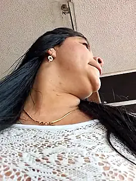Eiimy_pretty — Off bra in public + nipple clamps