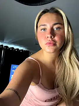 EllaBluee — Get my boobs out 