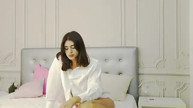 EllaGlow — Get me naked dance