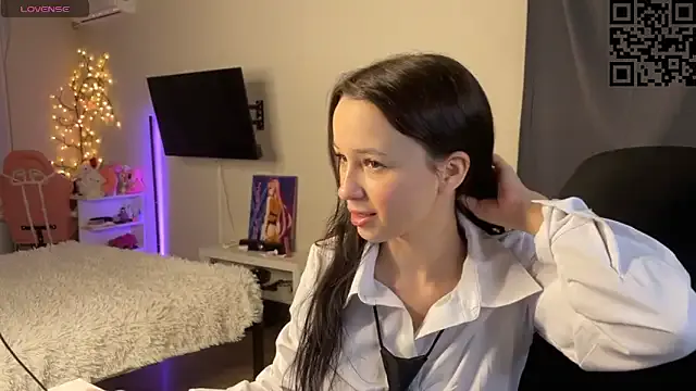 EllaSimonss — suck  finger
