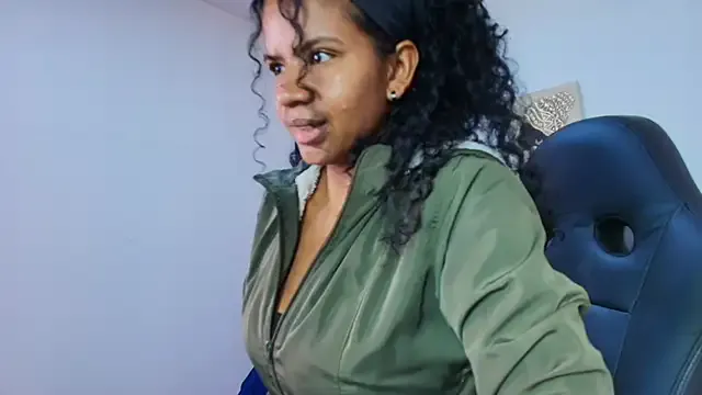 Ellie_Alves — SUCK MY TITS