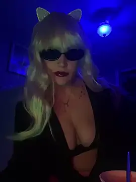 ElyzaJaymess — Boobs out for 3 minutes