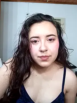 Emi_chik — Show hairy pussy open