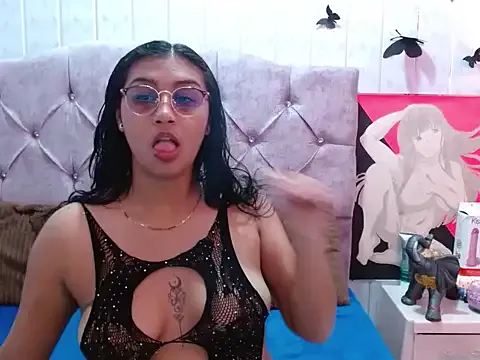 Emiily_Johamson — Oil tits + kiss