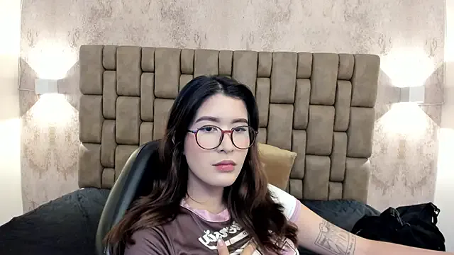 emiilyy_cute — SPANKS ASS x13