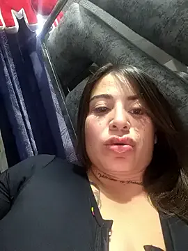 Emily_Kooper — Show off my delicious tits 