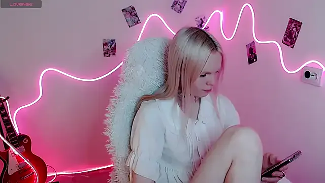Emily_Nyaffee — cum show