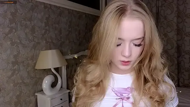 Emma_Frosty — Take off my shorts