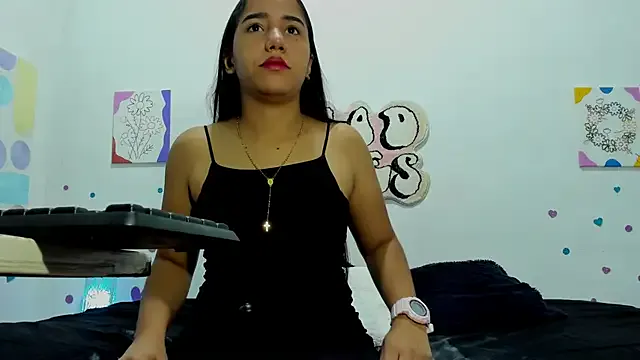 EmmaLennox_ — Rub my clit and play with my tits