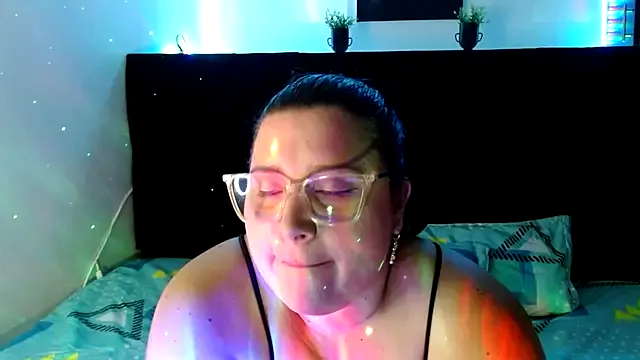 EmmaTower — Suck dildo 