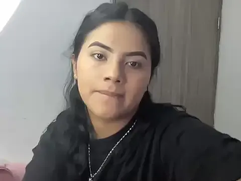 Emmie_Sc — Flash and play pussy