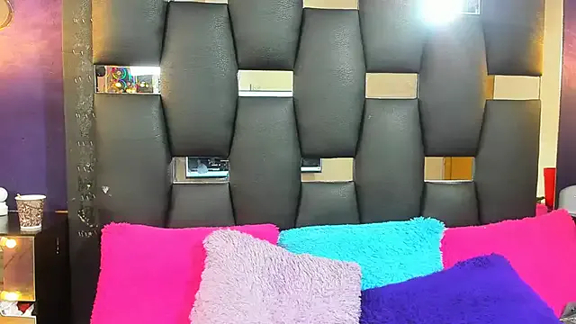 EMYCLARK01 — sow pussy, show tets oil, show twerkin
