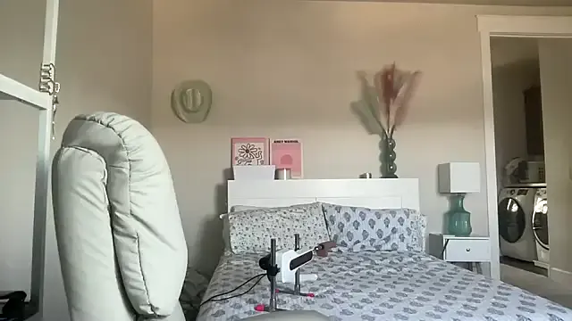 emyispanky — Waiting to squirt with my sex machine