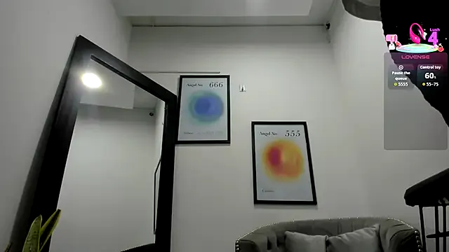 EvaWilde_ — Spanks ass with two hands 