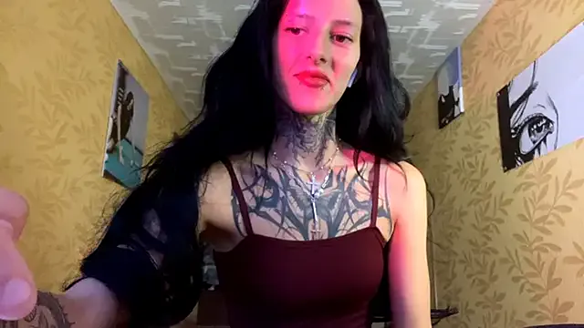 EvelynDiamond — Tease lips
