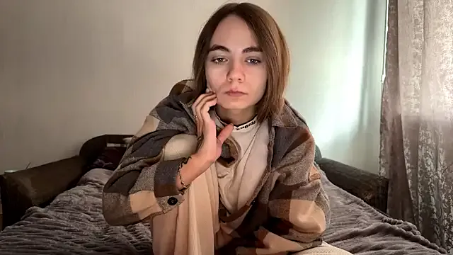 EvieDoll — Show sweet legs