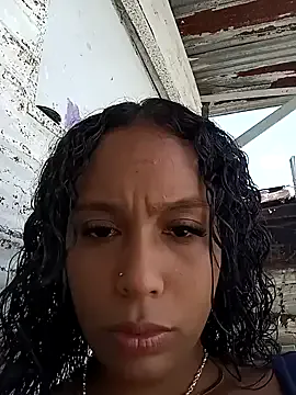 Fernanda30 — Mostrar tetas al aire las dos juntas