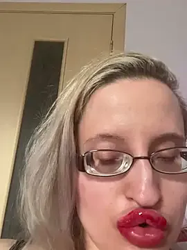 Findomgoaldiggee — Red lipstick