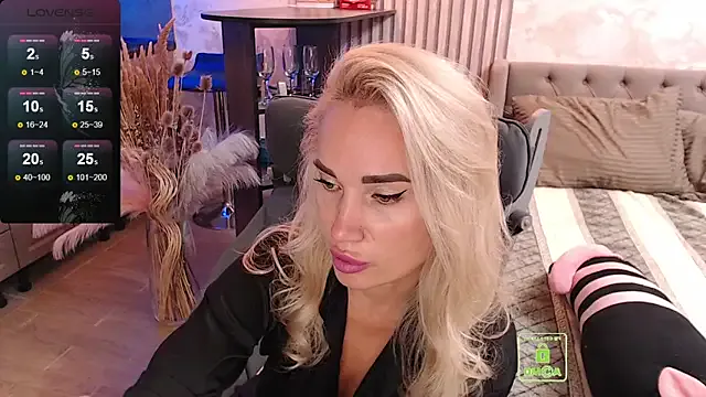 FreeBerryMILF — Show boobs