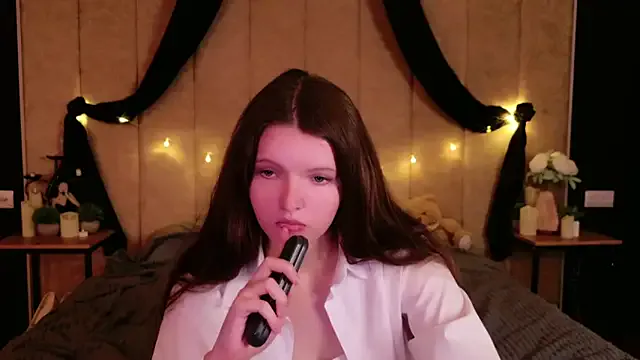 Gaby_Essen — Lick  lips