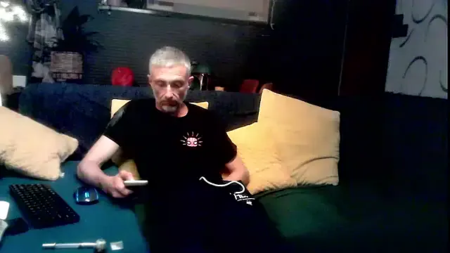 GeT_me_in_u — <Goal 1 of 5>  chaT & sTriP