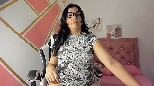 GiaCutee — LIFT MY DRESS