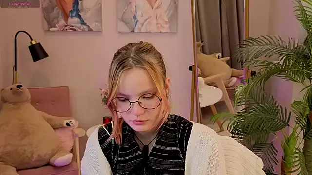 Ginger_Emma — Massage my shoulders