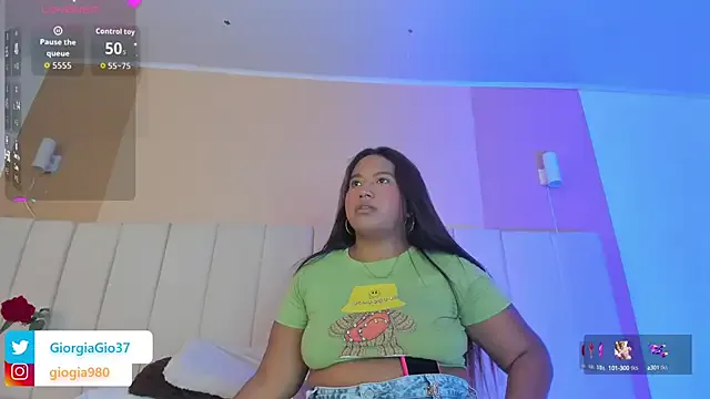 Giorgia_18 — Playing with a dildo