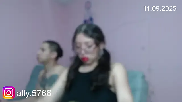 GoalXCouple — Flash boobs