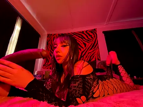 GoddessJemma — Honey on feet 