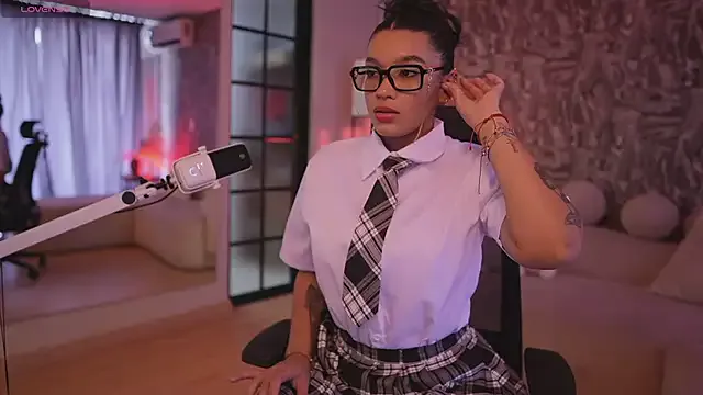 HannahW_ — show boobs and control nipples clamps