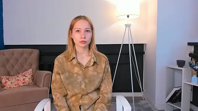 HayleyBessent — take off my sexy shirt