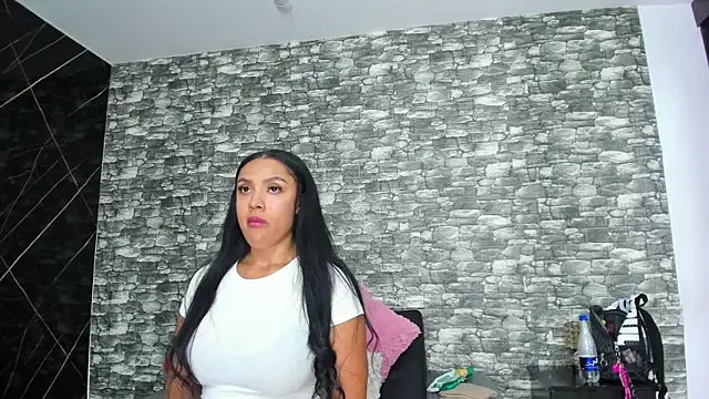 HeidyWillss — SPREAD MY BIG ASS IN DOGGY