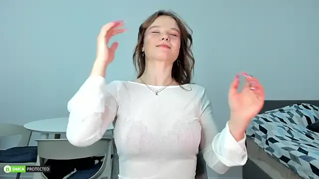 hey_tyankaa — sexy dance with handbra