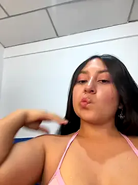 Hiaanniphililps012 — Freechat on StripChat