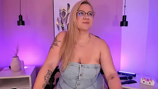 hollie_joliie — handbra