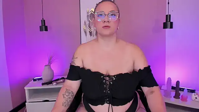 hollie_joliie — WRITE ON MY BOOBS