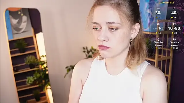 HollieCollelo — lick my fingers