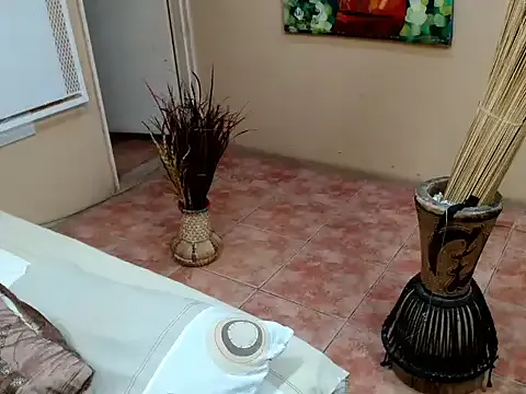 HoneyZulu — Striptease
