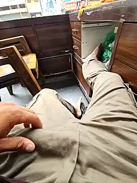 Hornyblackdickguy — Cum out
