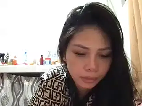 Hotmiyana — i will cum and squirt