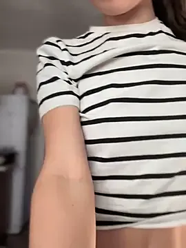 Idnkjustadeline — Goal:flash tits