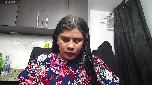 iniyalaboni — Freechat on StripChat