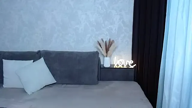 IrisJones — I'll tease you with my ass in panties 