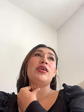 Isa_Villamarin — Sit down and spread your legs