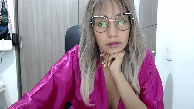 isabela_oh — Freechat on StripChat