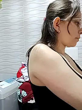 Isabella5_Brown_ —  Flash boobs 