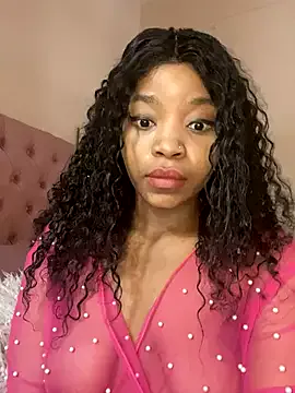 ItsLeyaa — Freechat on StripChat