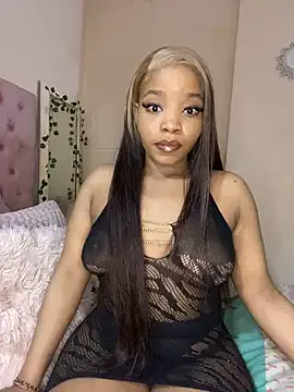 ItsLeyaa — Freechat on StripChat
